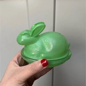 Vintage L E Smith ?? Jadeite green glass bunny/rabbit covered candy dish 4 1/2”